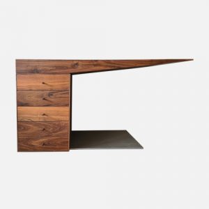 Eleganter Schreibtisch mit freischwebender Platte und integrierter Stahlplatte gefertigt in Massivholz Nussbaum