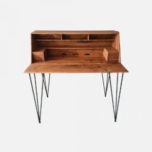 Eleganter Schreibtisch auf Stahlgestell gefertigt in Massivholz Nussbaum